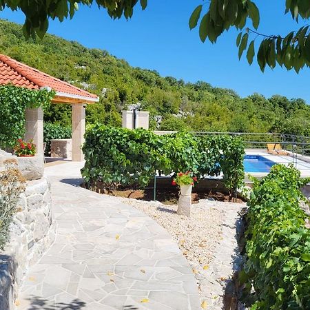 Country Home Mocilo, Zagvozd Bagian luar foto