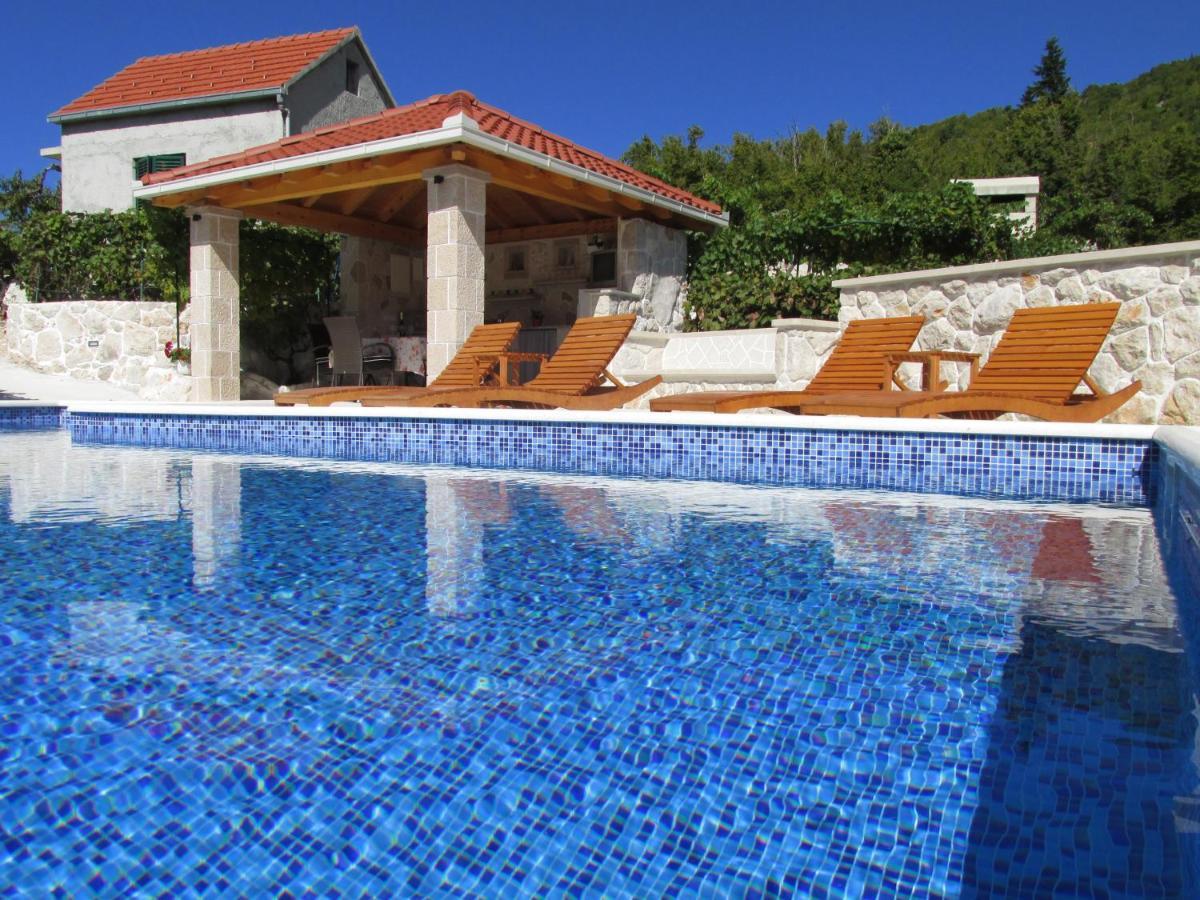 Country Home Mocilo, Zagvozd Bagian luar foto