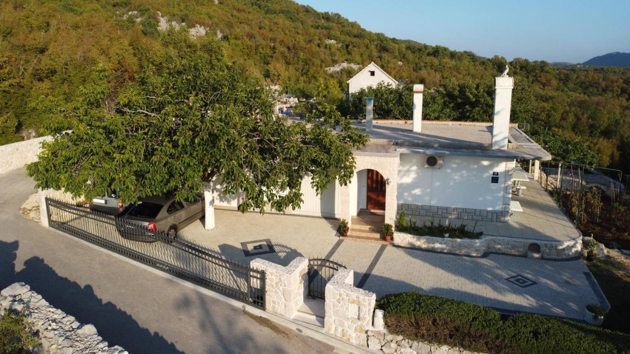Country Home Mocilo, Zagvozd Bagian luar foto