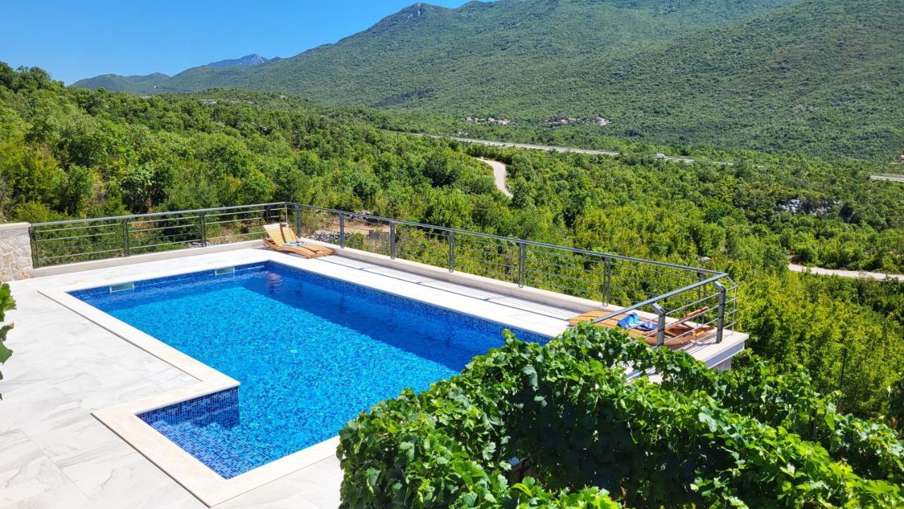 Country Home Mocilo, Zagvozd Bagian luar foto
