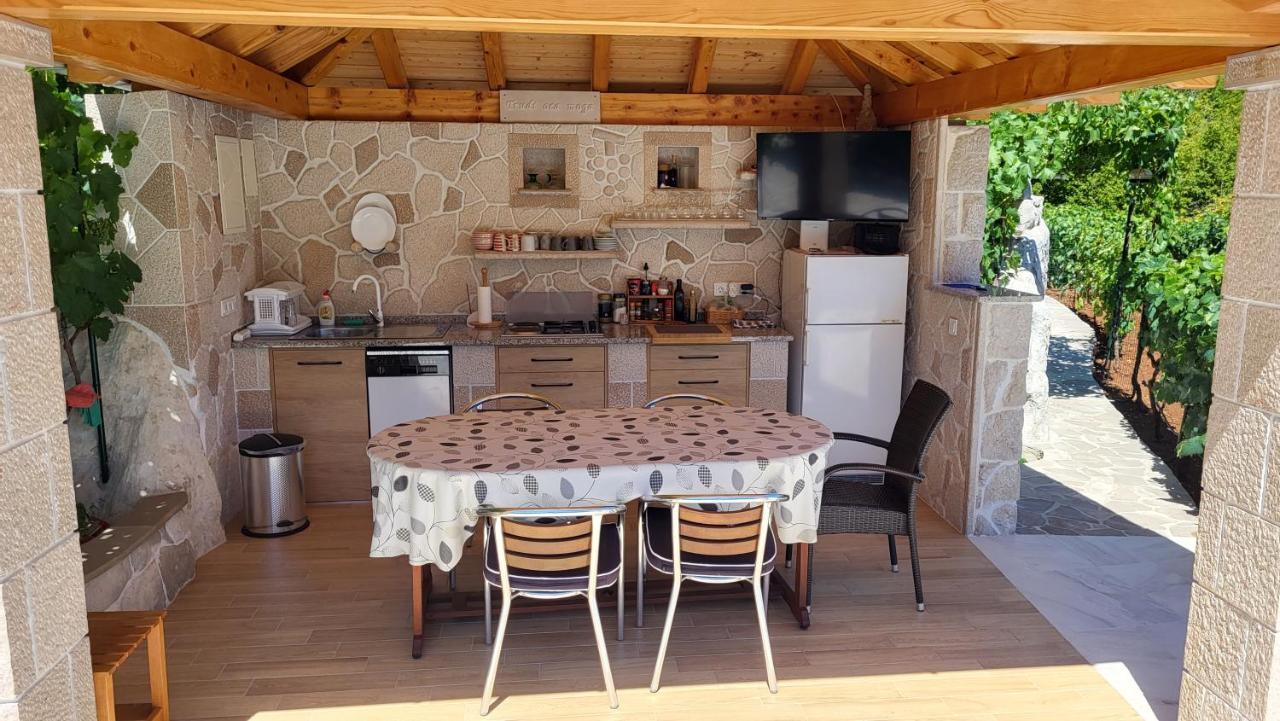 Country Home Mocilo, Zagvozd Bagian luar foto