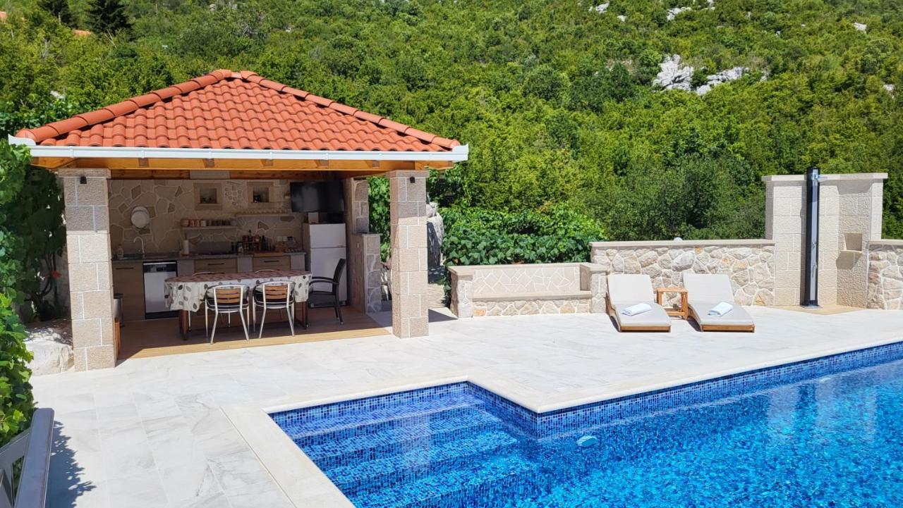 Country Home Mocilo, Zagvozd Bagian luar foto